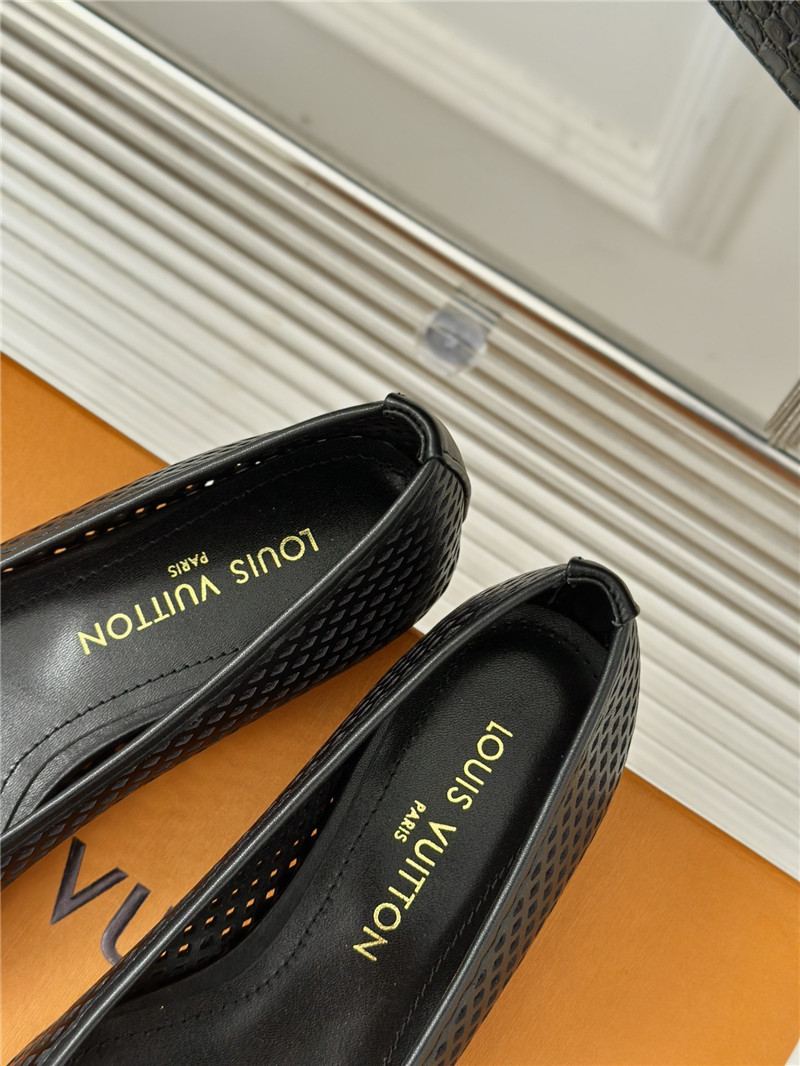 l0vis Vvtt0n shake flat ballerinas in black perforated lambskin