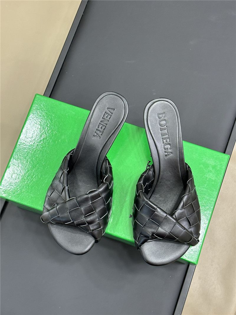 b0tt*ga Ven*ta mid heel blink mule in intrecciato black