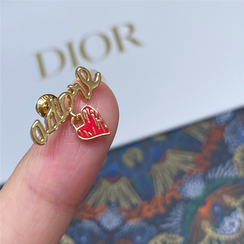 D10r red heart letter earrings