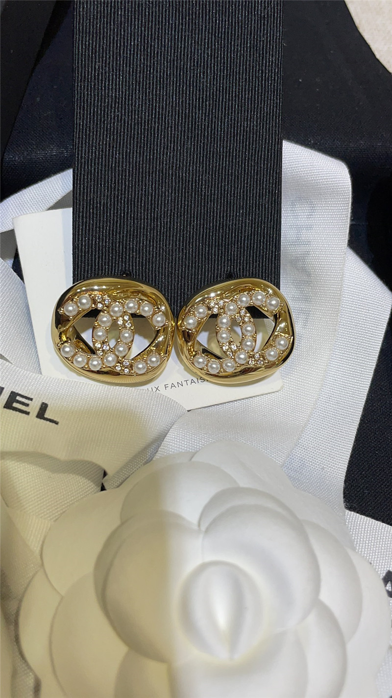Ch**el hollow twisted sugar cube earrings