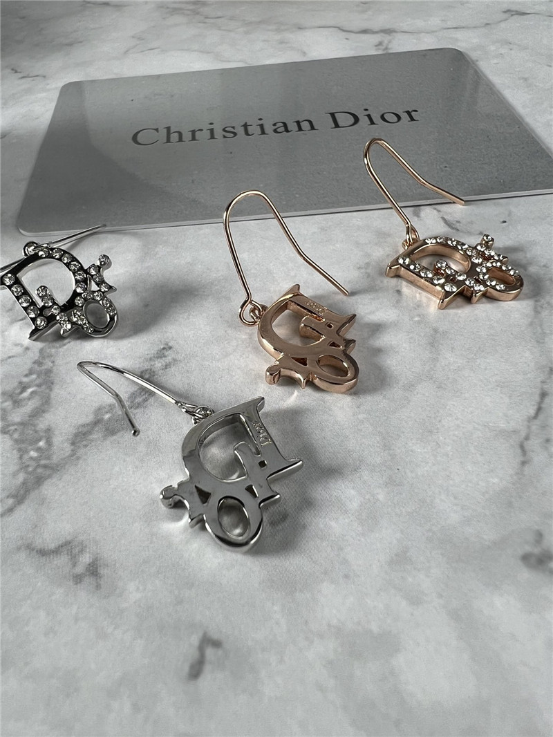 D10r new earrings