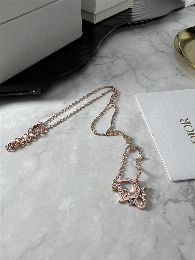 D10r new necklace