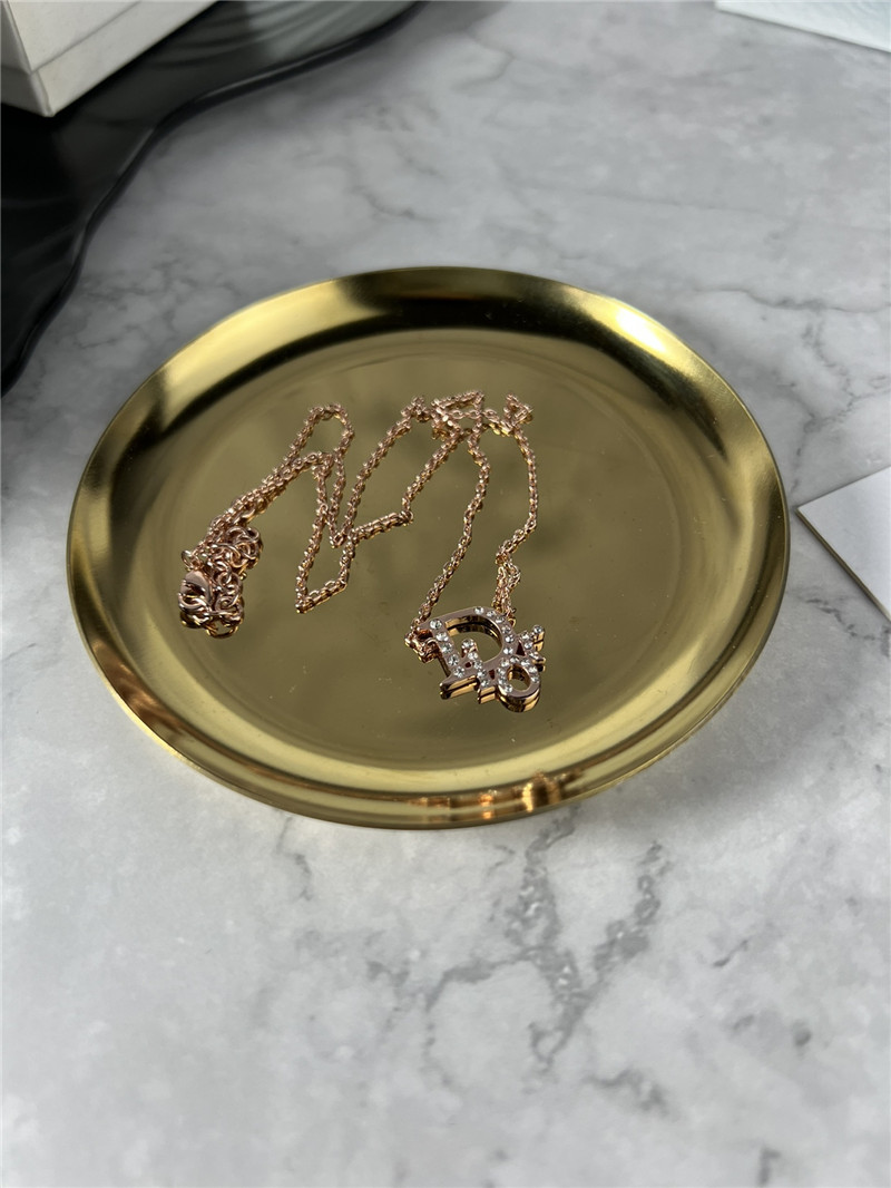 D10r new necklace