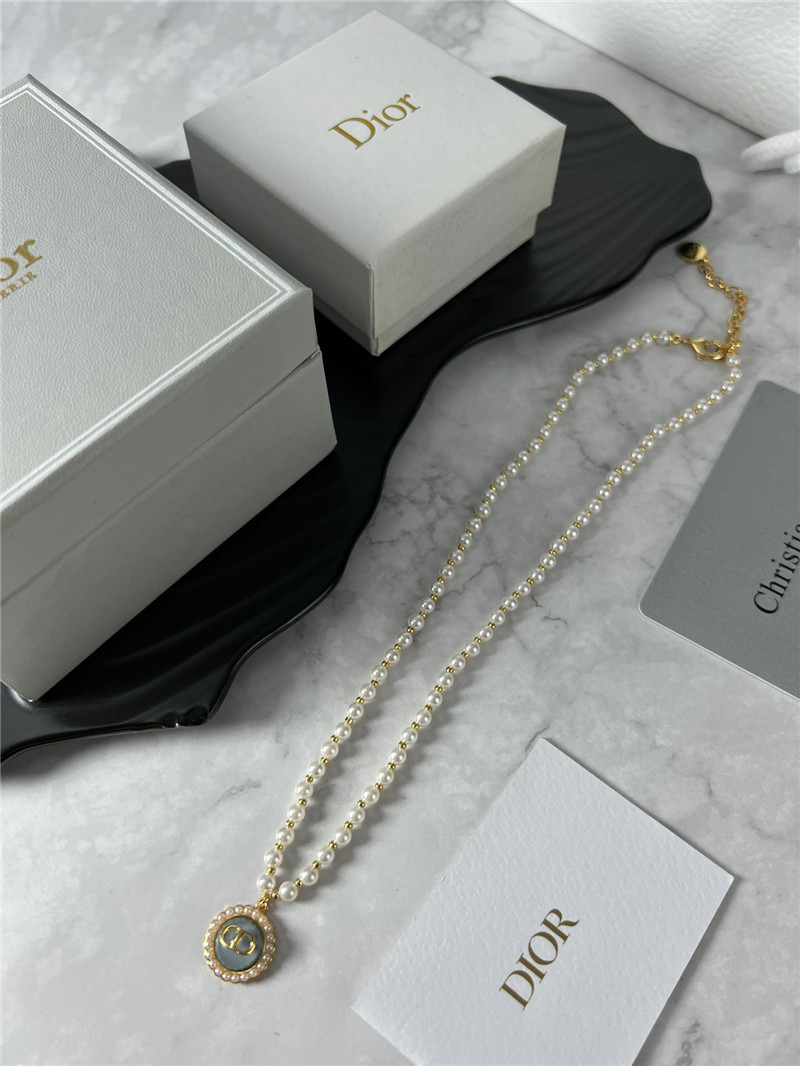 D10r new necklace