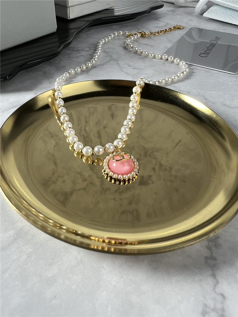 D10r new necklace