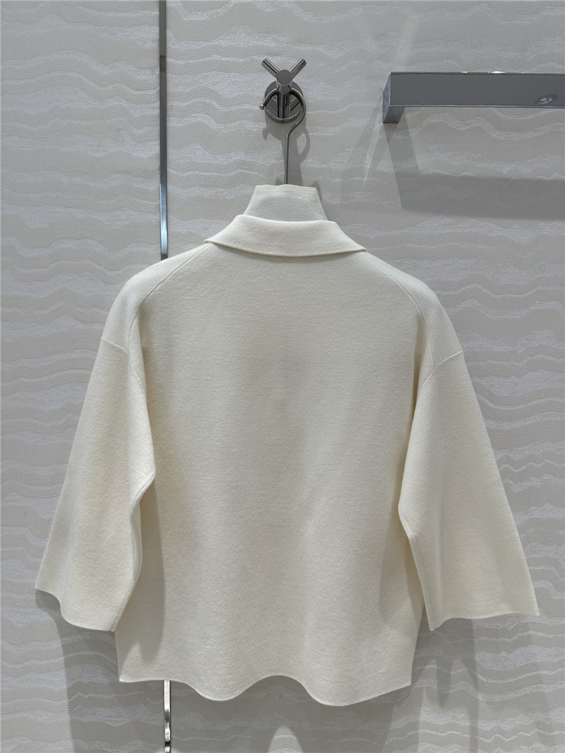 Va1e*ntin0 metal v logo top replica designer clothing websites