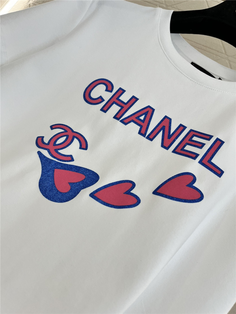 Ch**el heart print t-shirt replica clothing