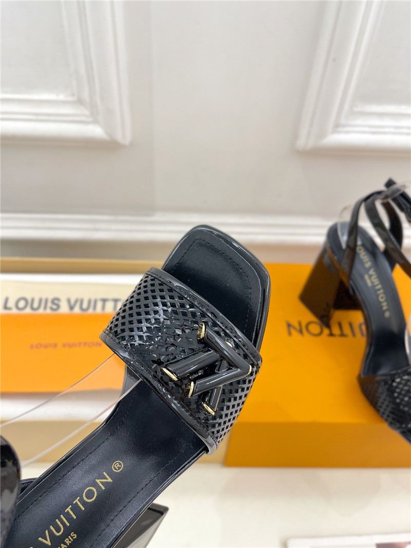 l0vis Vvtt0n shake sandal in black patent calfskin