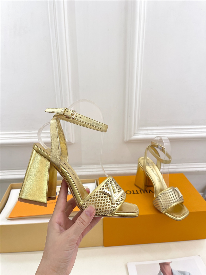 l0vis Vvtt0n shake sandal in gold calfskin