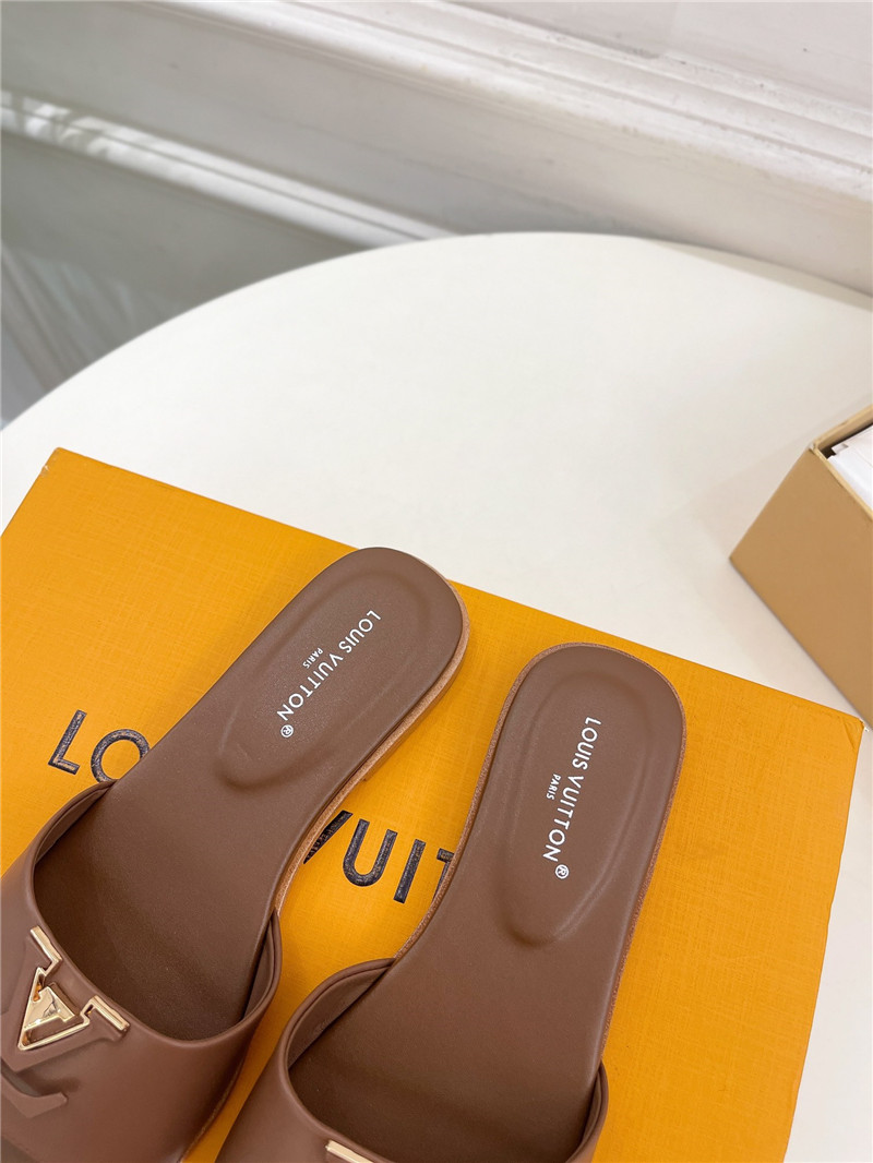 l0vis Vvtt0n lv capri flat mule brown