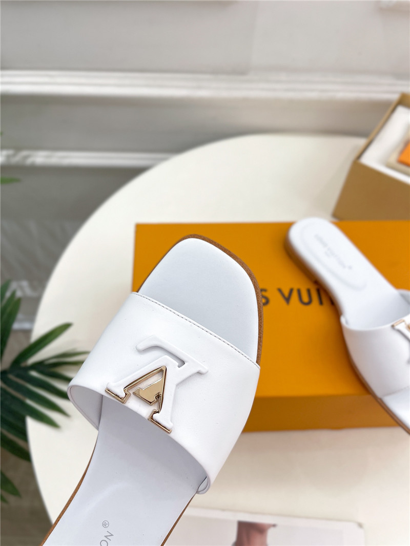 l0vis Vvtt0n lv capri flat mule white