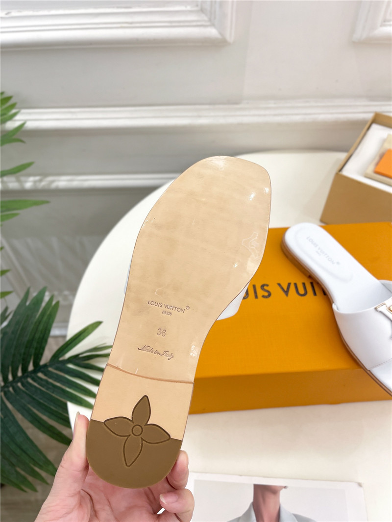 l0vis Vvtt0n lv capri flat mule white