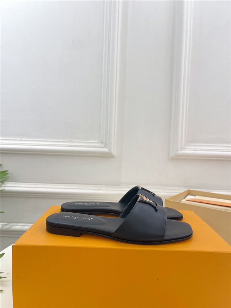 l0vis Vvtt0n lv capri flat mule black