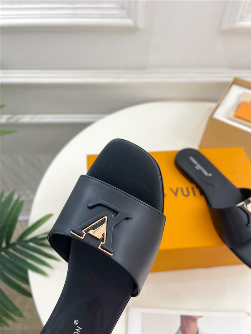 l0vis Vvtt0n lv capri flat mule black