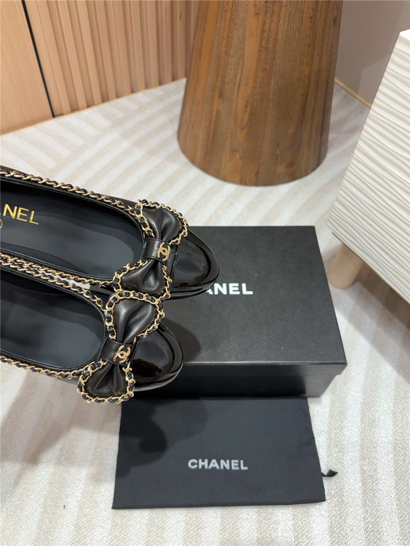 Ch**el bow chain trim ballet pumps in black leather