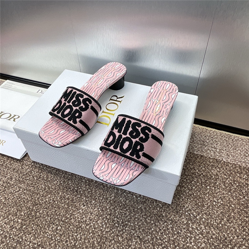 D10r dway heeled slide miss D10r allover motif in pale pink