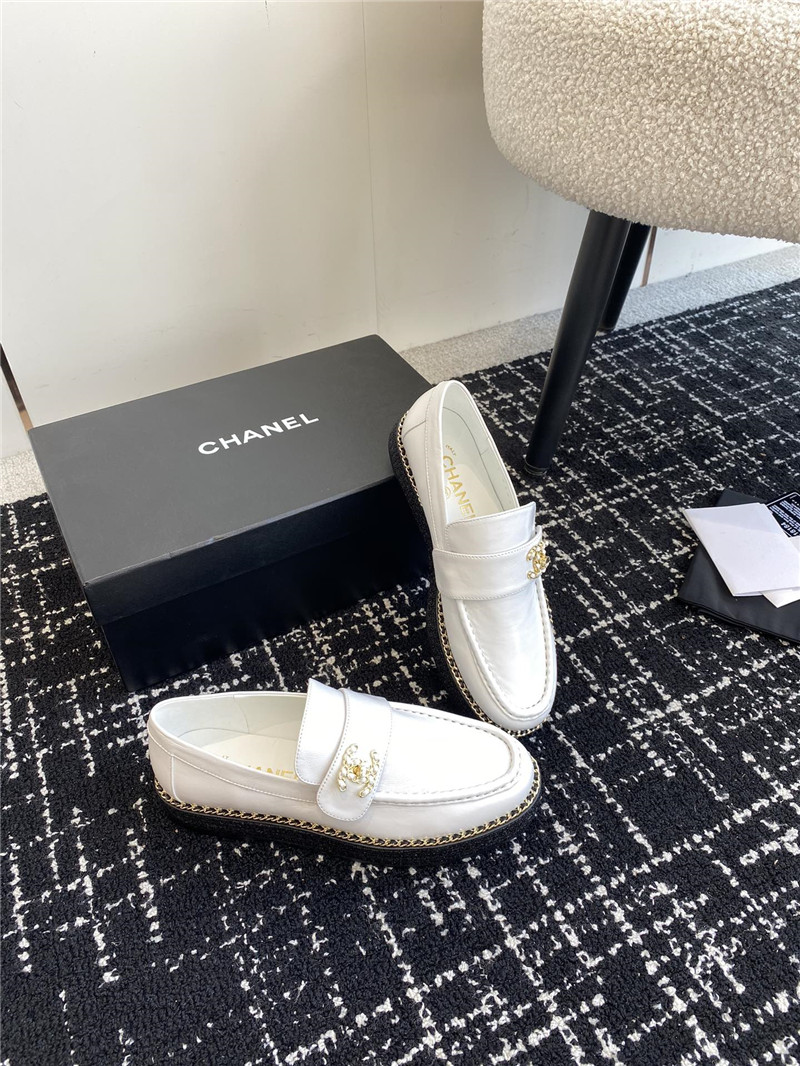 Ch**el chain trim moccasins in white calfskin