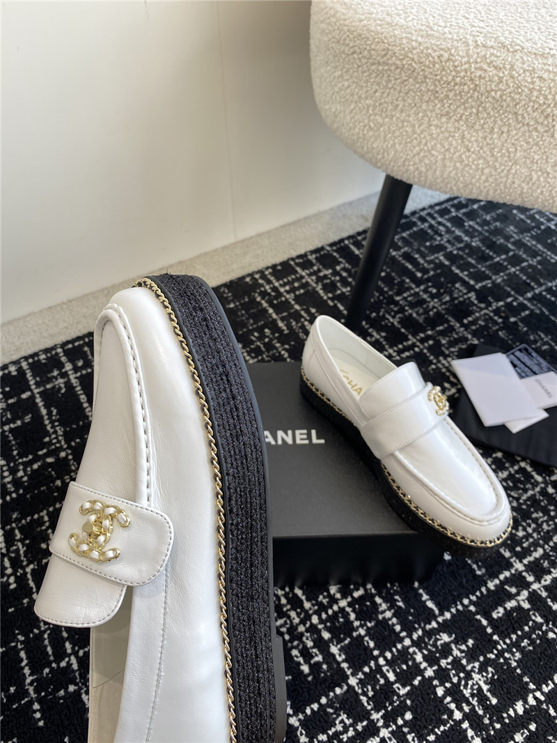 Ch**el chain trim moccasins in white calfskin
