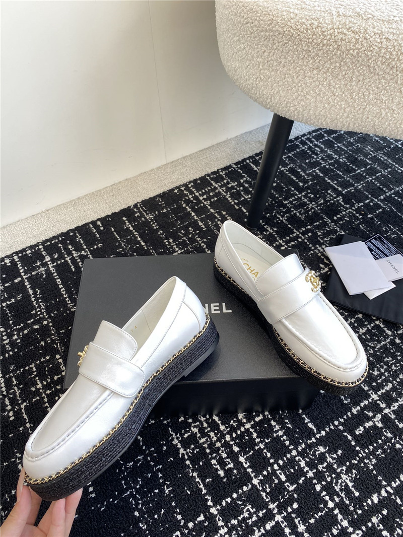Ch**el chain trim moccasins in white calfskin
