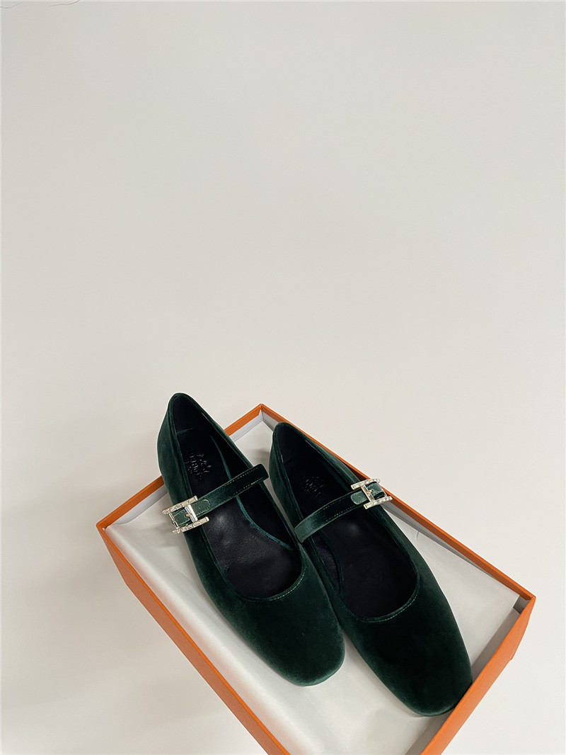 H**me5 jane velvet ballet flats in vert mousse