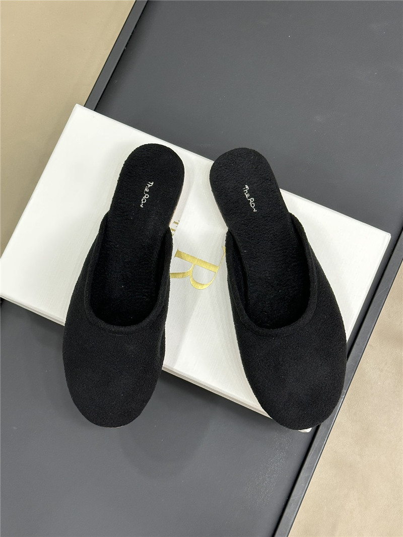 The R0w canal slip-on black suede