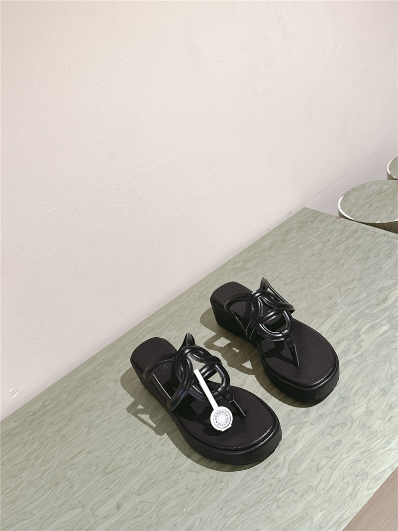 H**me5 gipsy sandal black goatskin