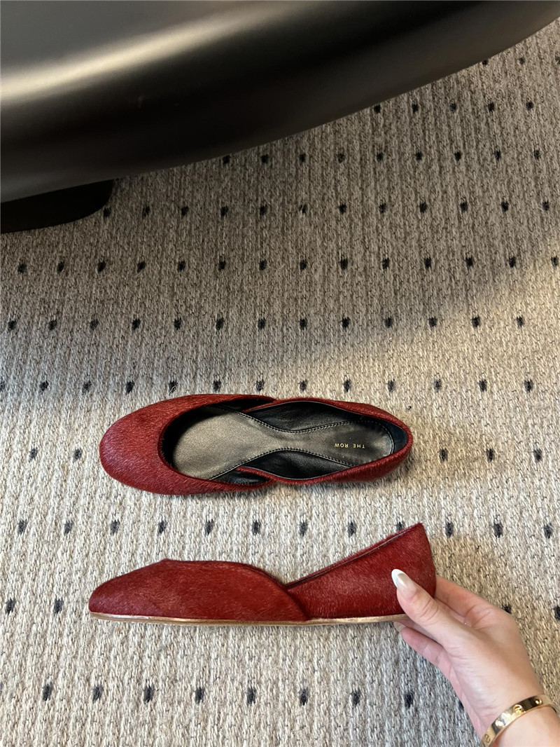 The R0w gemma ballet slipper burgundy suede