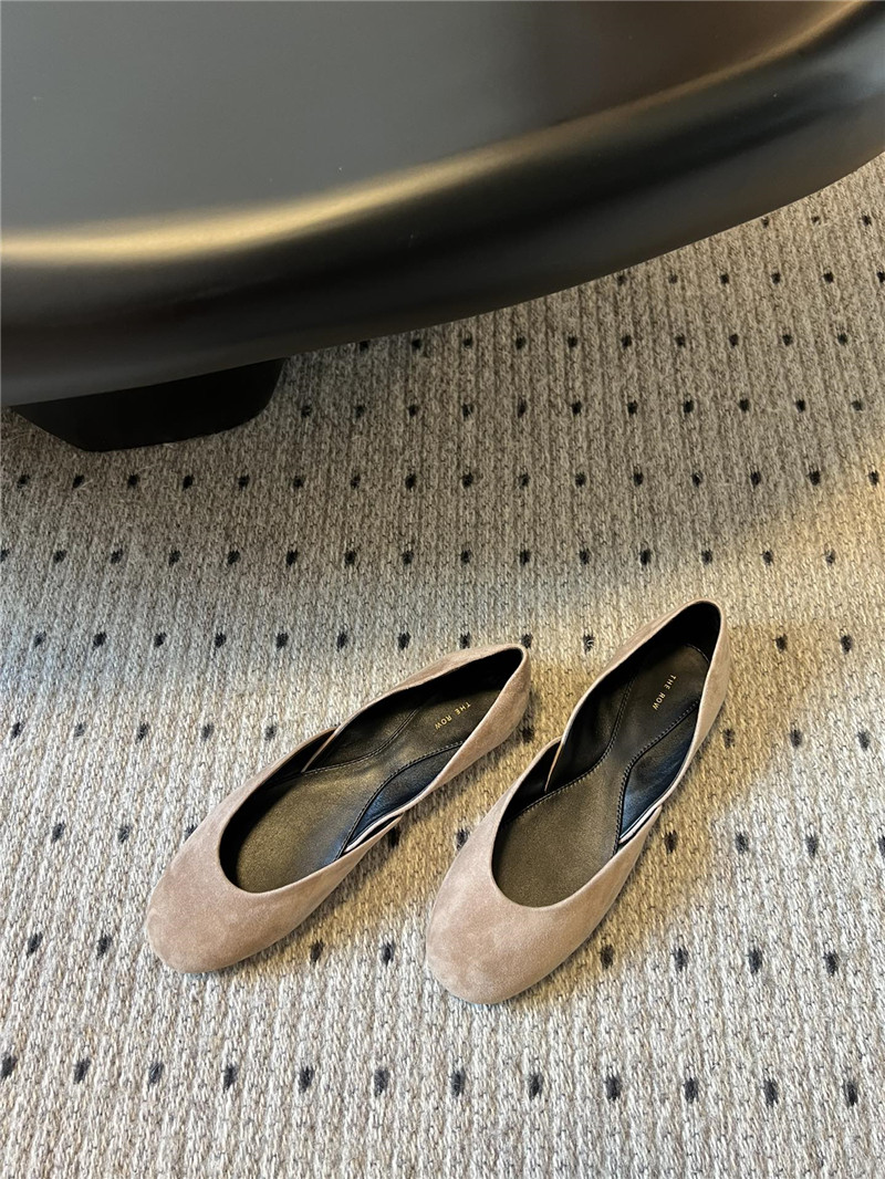 The R0w gemma ballet slipper bisquit suede