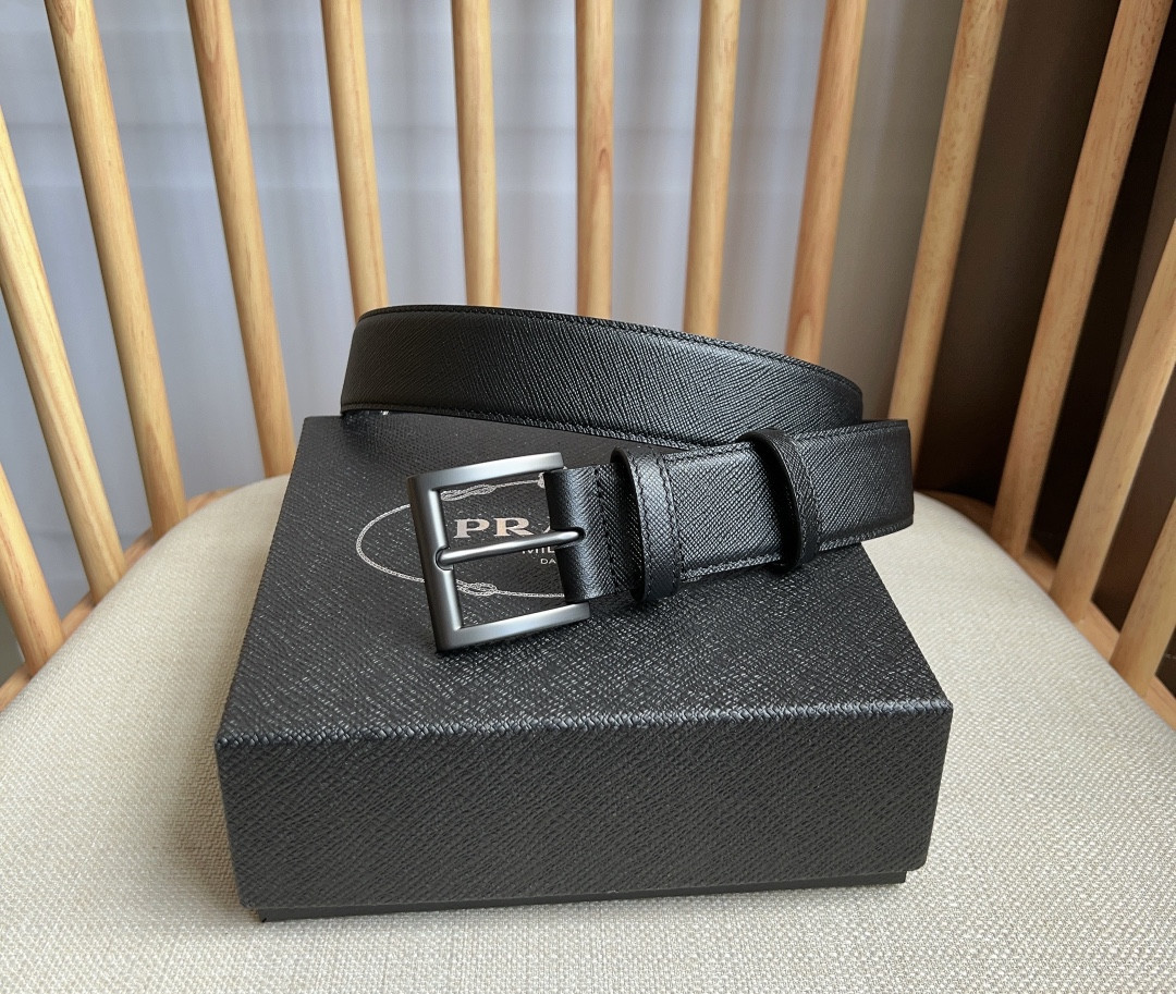 Pra*a triangle logo belt