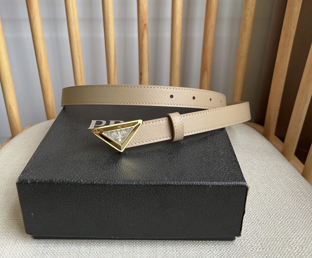 Pra*a triangle logo outline belt