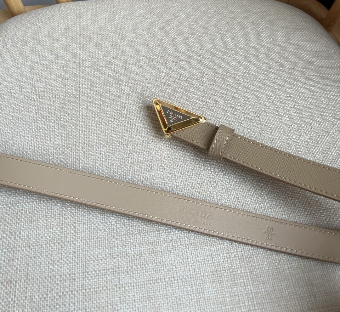 Pra*a triangle logo outline belt