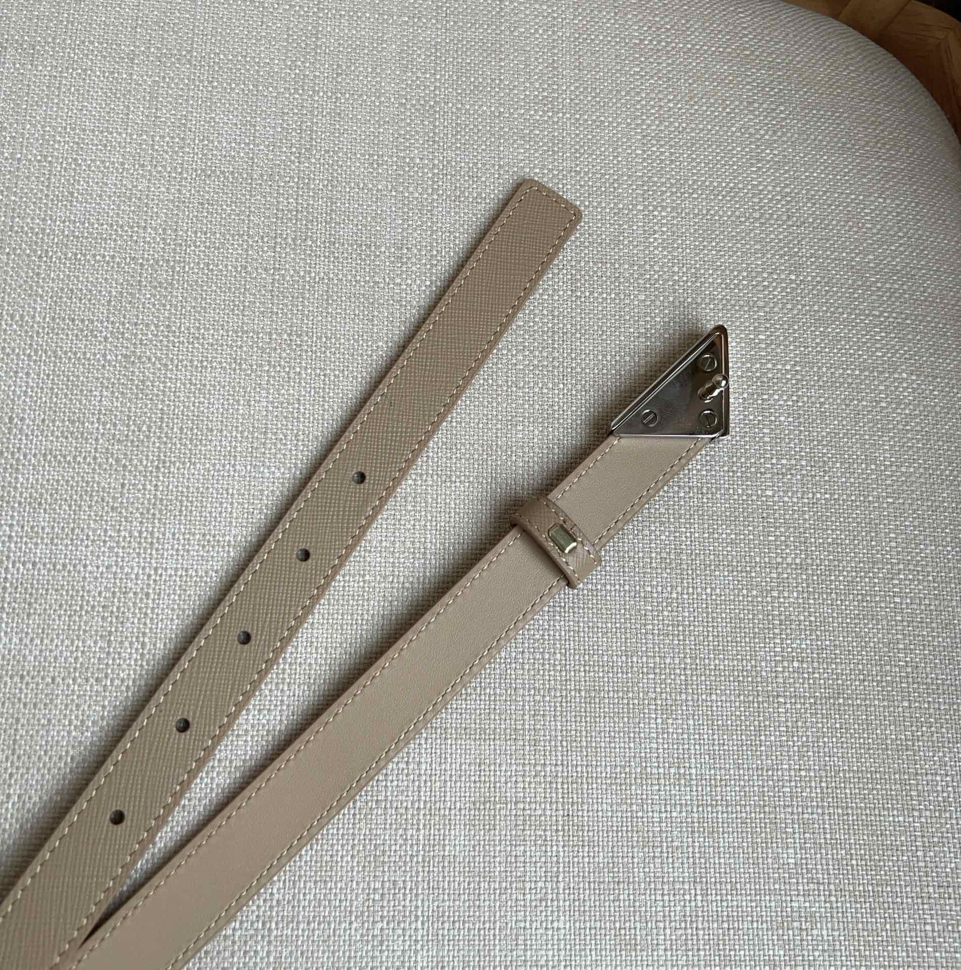 Pra*a triangle logo outline belt