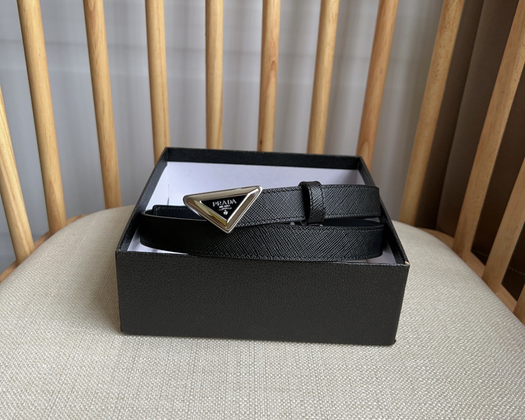 Pra*a triangle logo outline belt