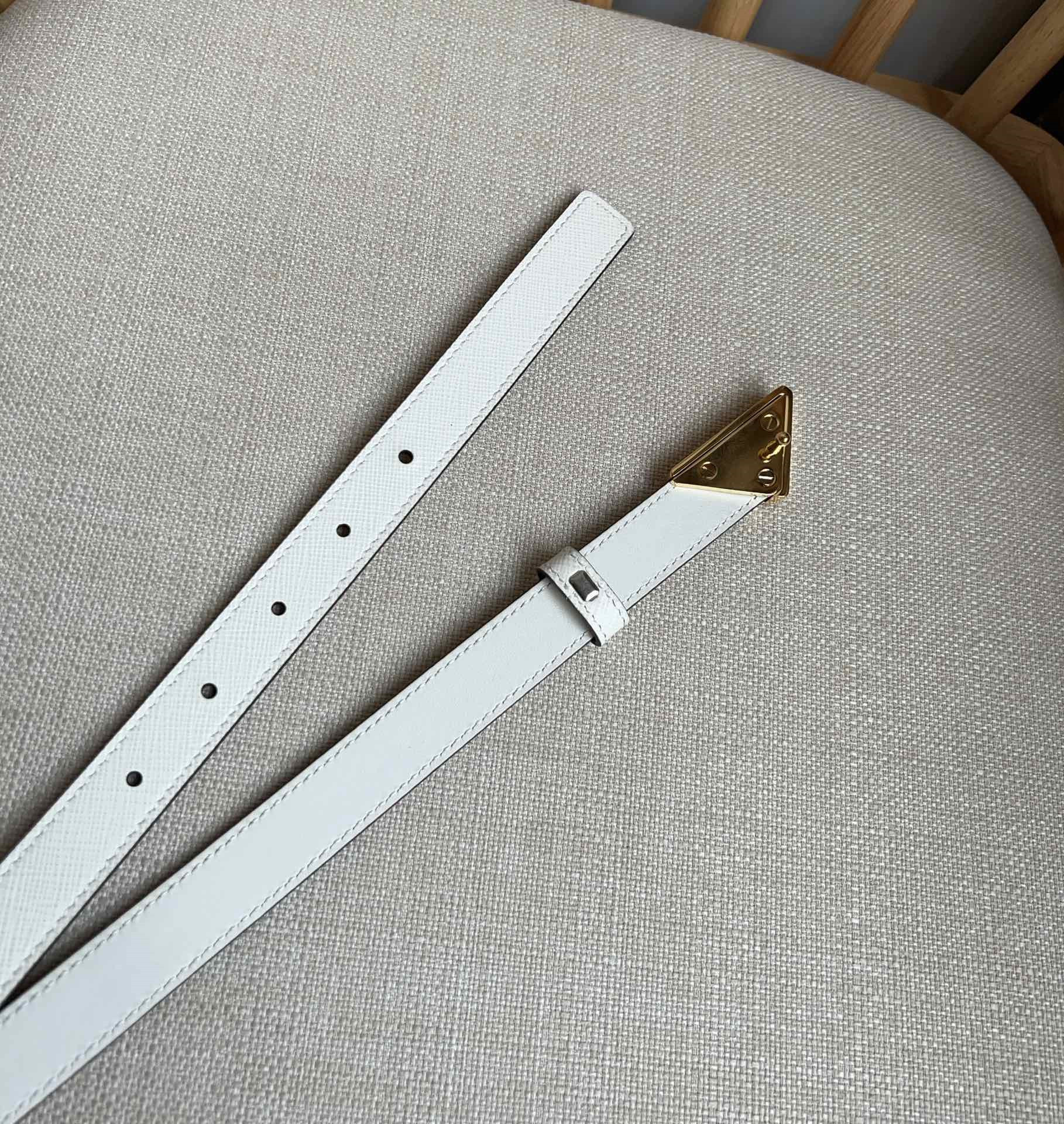 Pra*a triangle logo outline belt