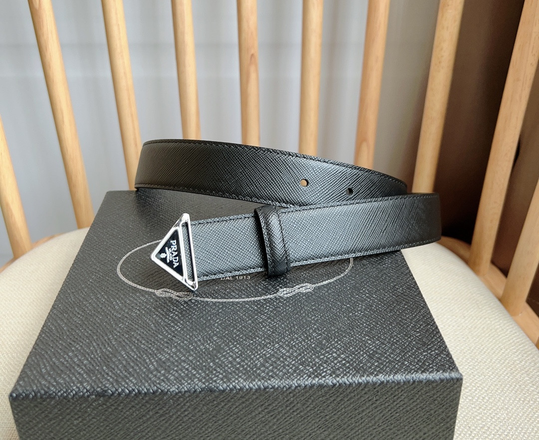 Pra*a triangle logo outline belt