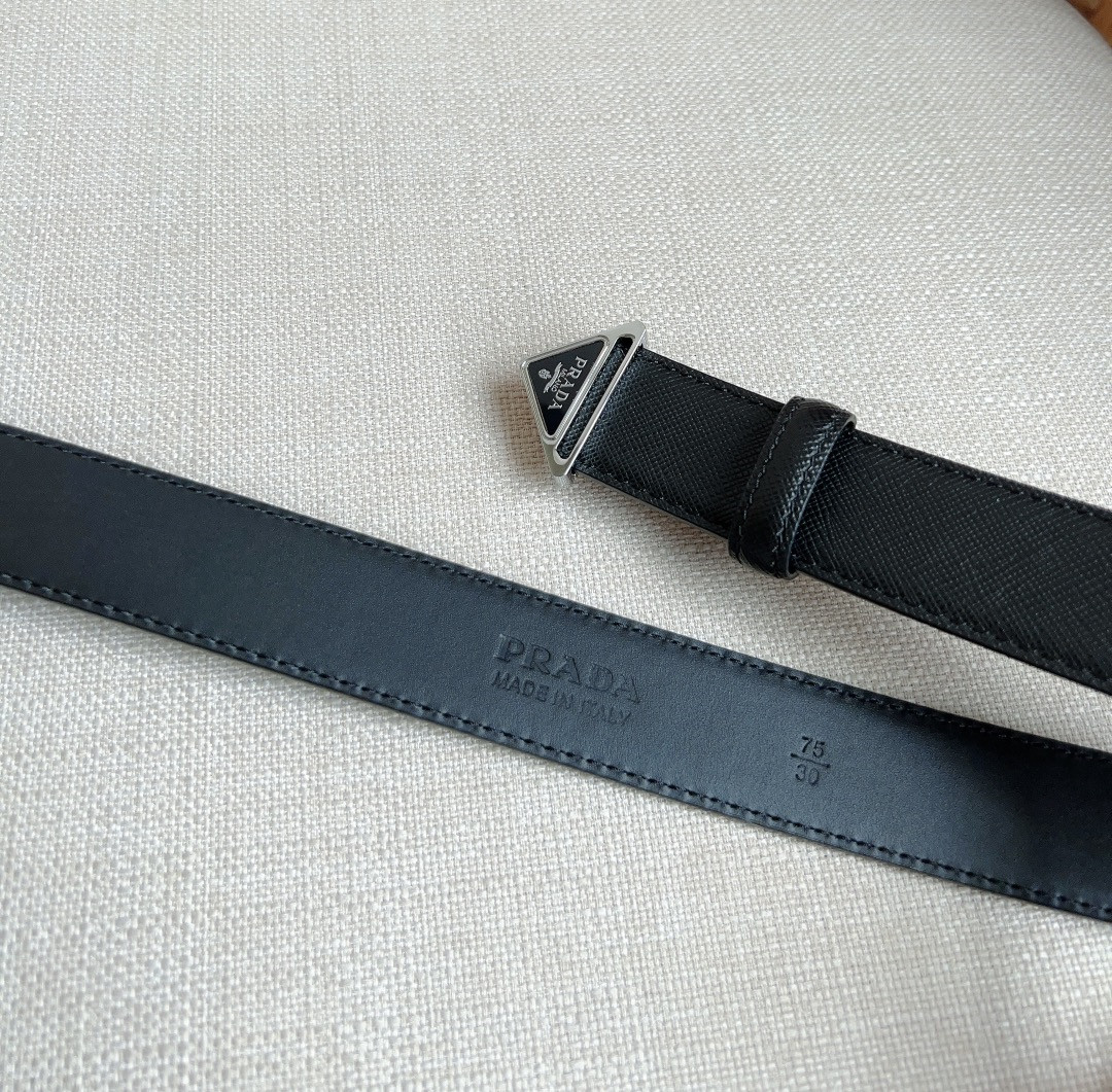 Pra*a triangle logo outline belt