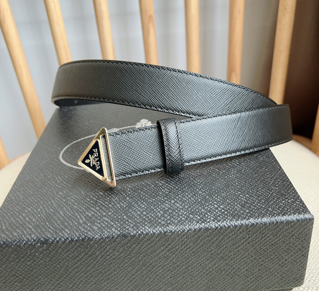 Pra*a triangle logo outline belt