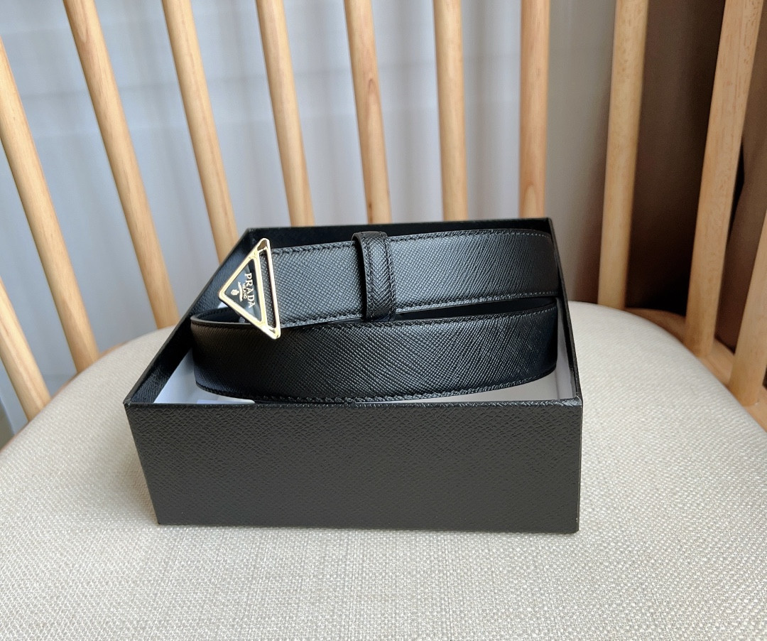 Pra*a triangle logo outline belt