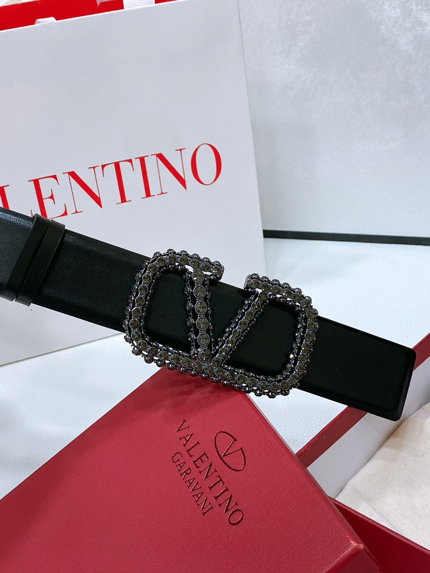 Va1e*ntin0 reversible calfskin belt