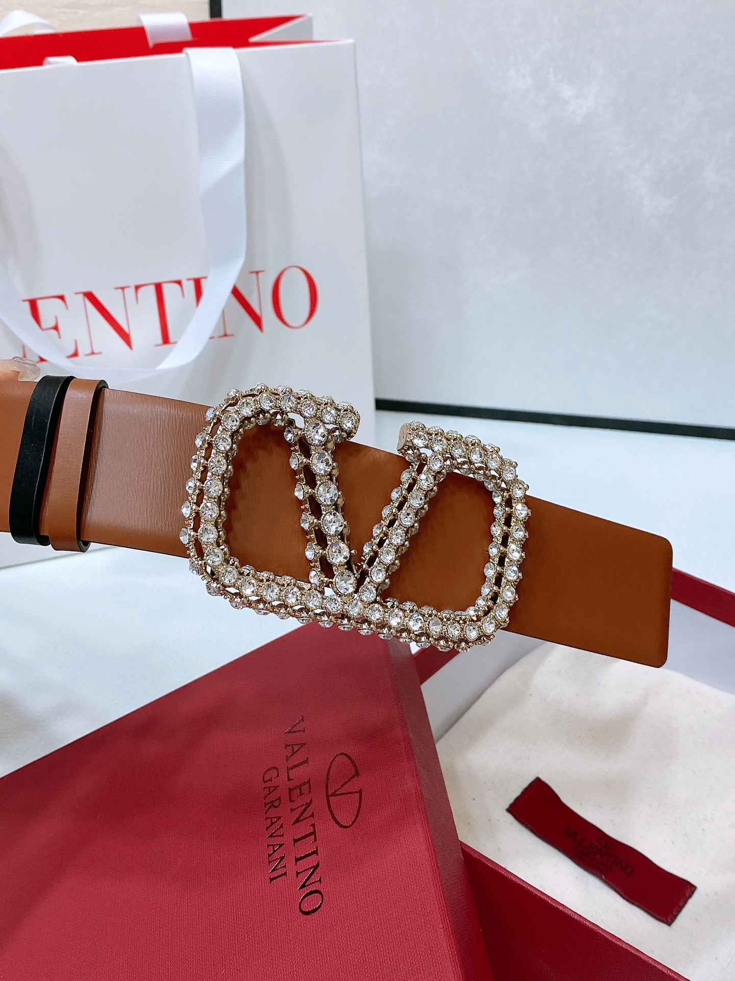 Va1e*ntin0 reversible calfskin belt
