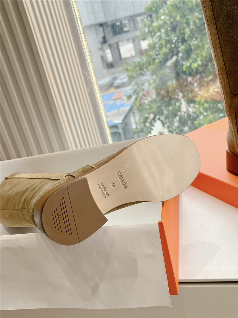H**me5 beige suede horse boots