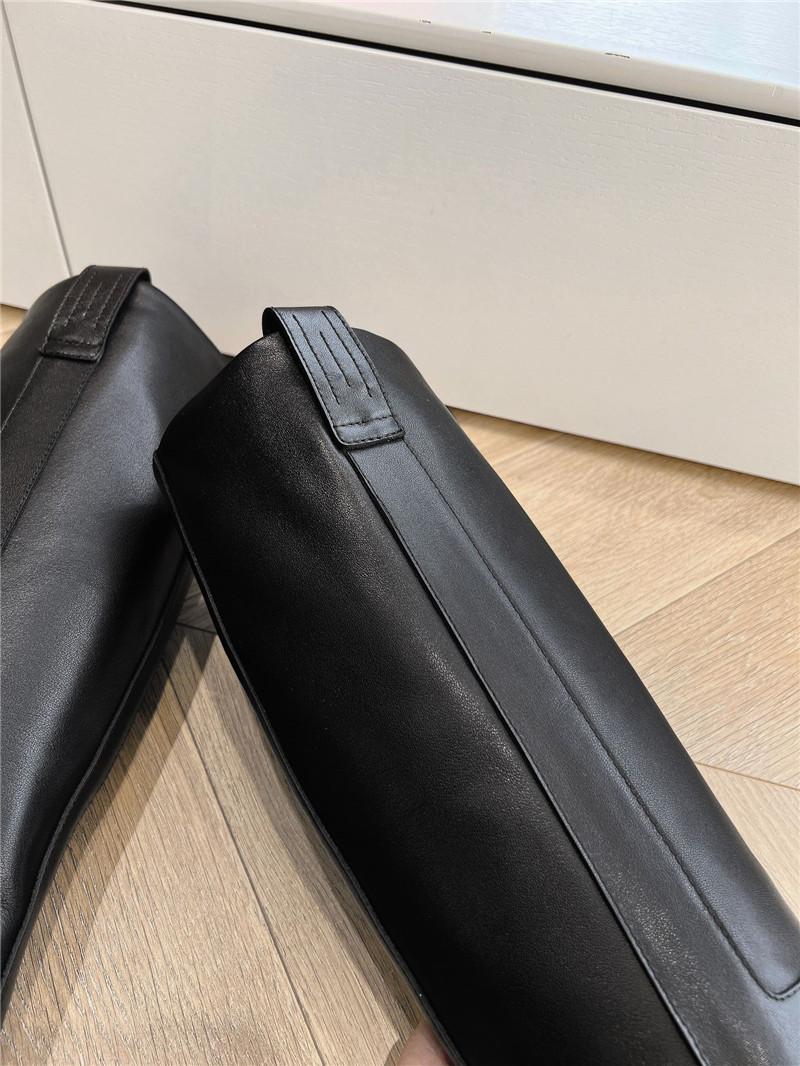 H**me5 black horse boots