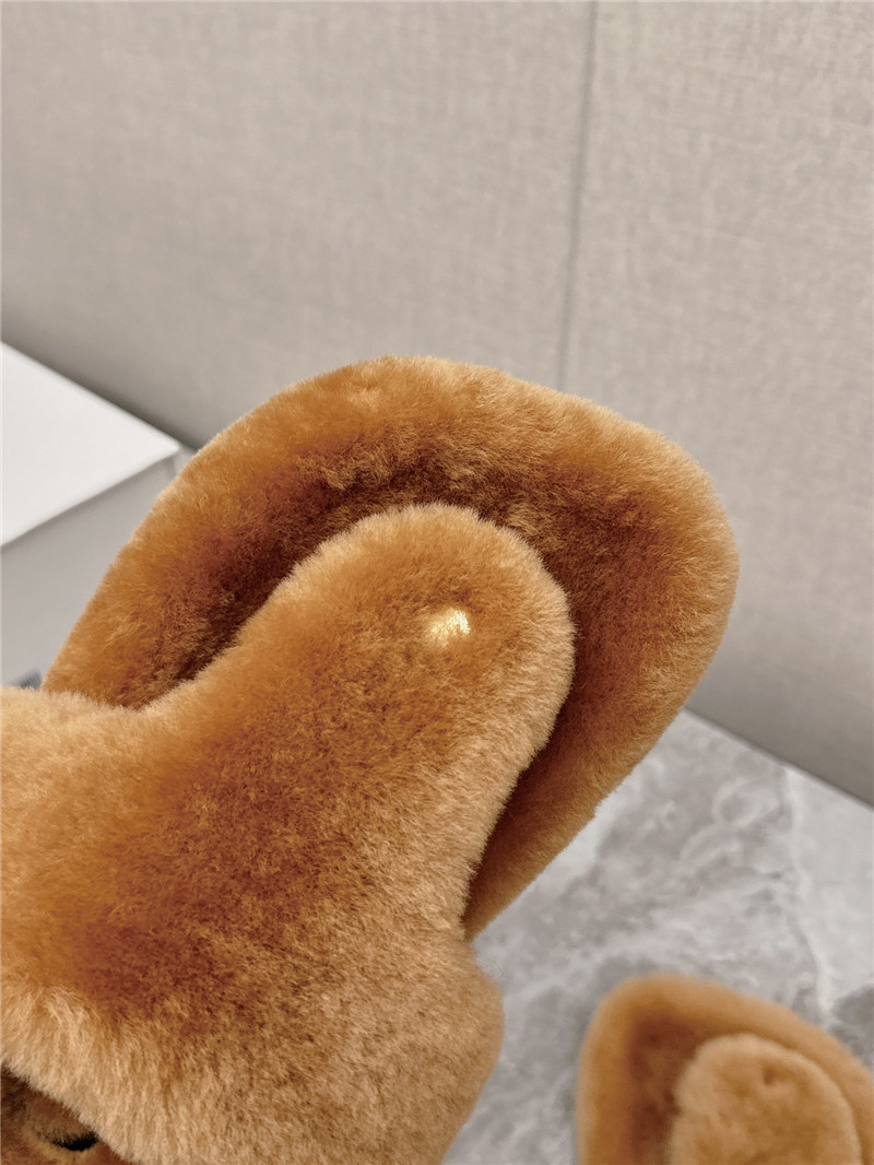 L0ew* toe post shearling sandals in neutrals
