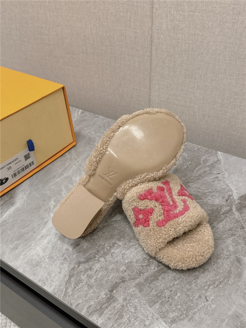 l0vis Vvtt0n paseo shearling comfort mule in ecru