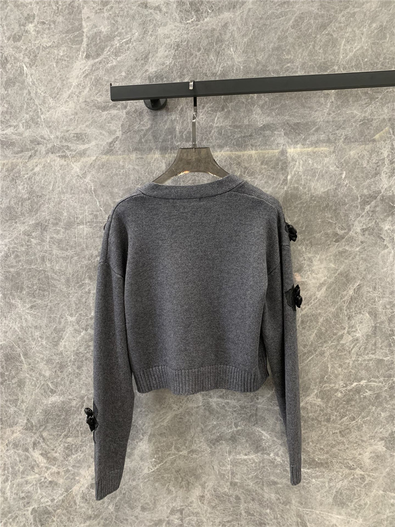 Va1e*ntin0 v-neck cropped knitted cardigan replica d&g clothing