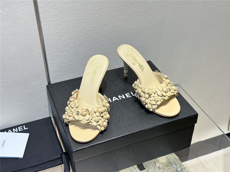 Ch**el camellia heel mules beige leather