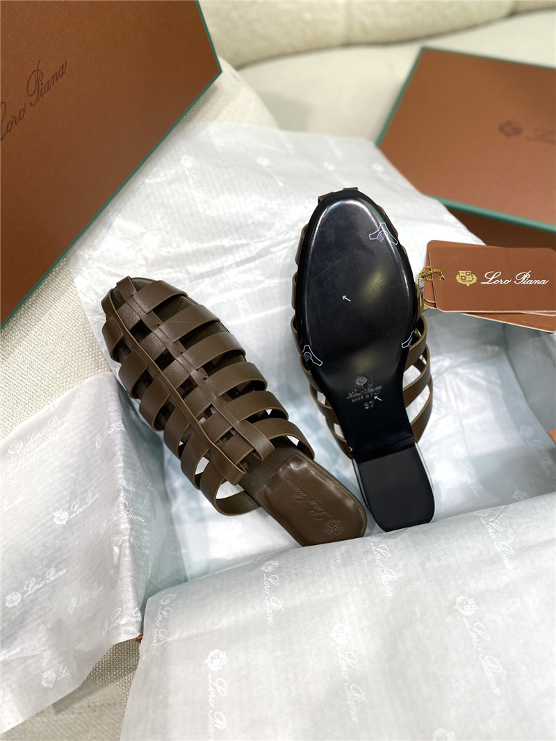 L0r0 P1ana kaede sandals in leather shade grown