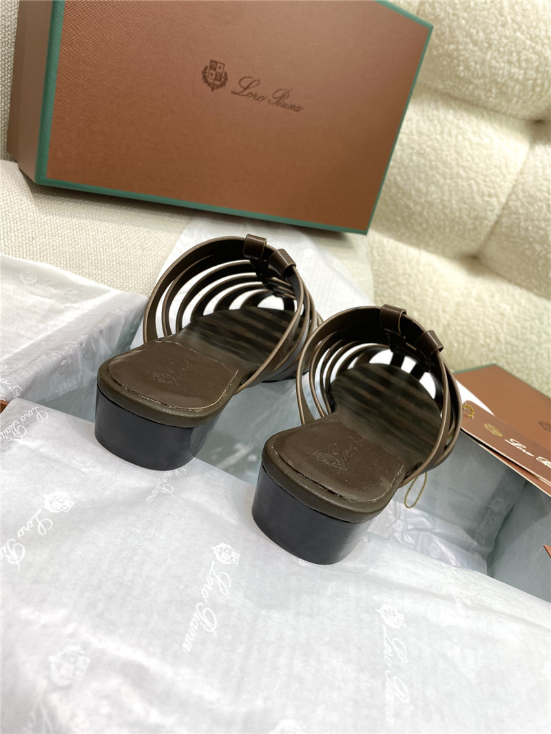 L0r0 P1ana kaede sandals in leather shade grown