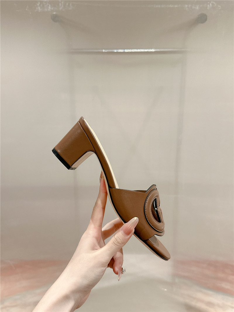 Gvc*1 interlocking g brown mid-heel slide sandals