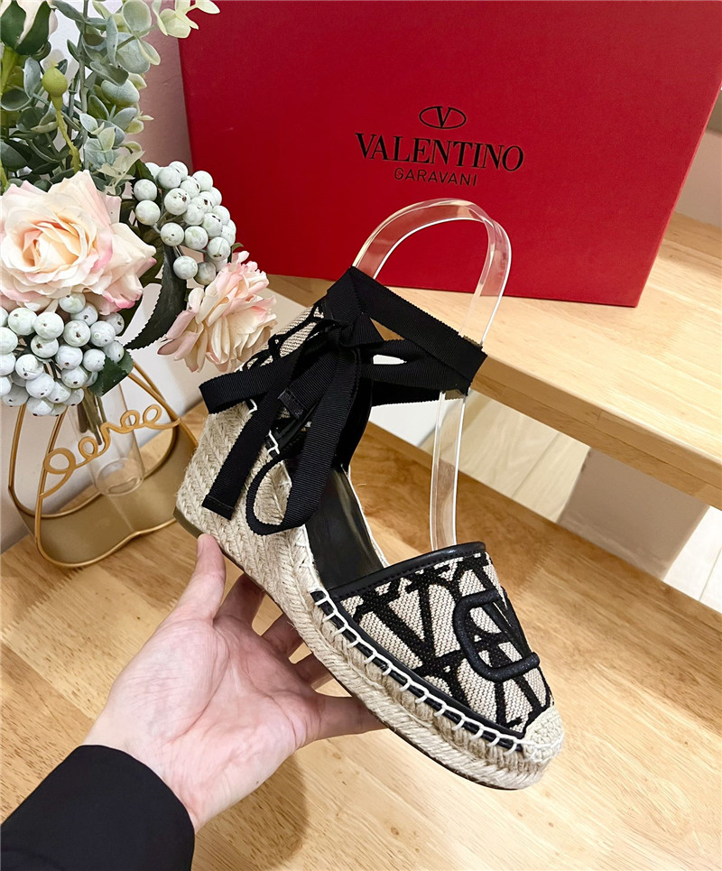 Va1e*ntin0 toile iconographe wedge sandal natural and black